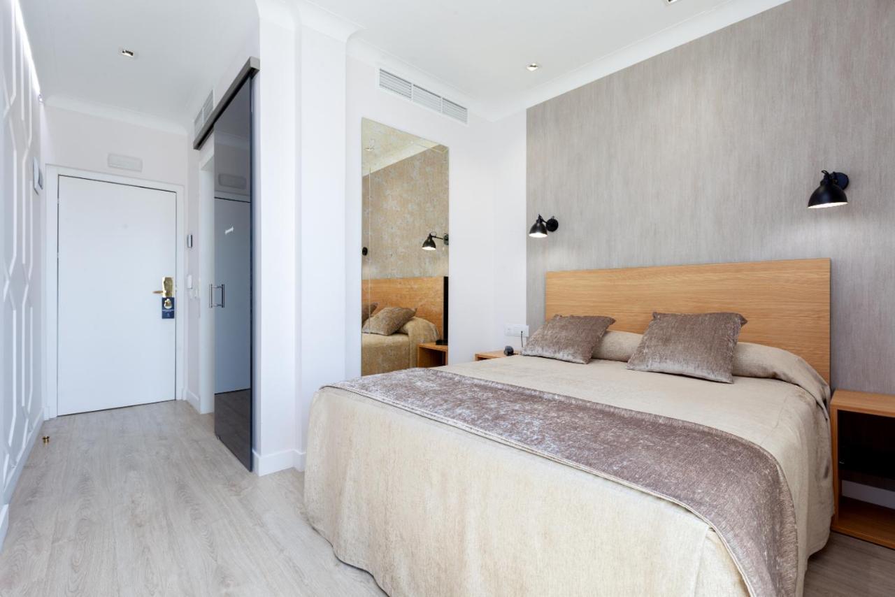 Premium Single Room with Terrace and Puerta del Sol Views